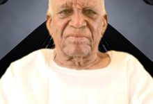 ⬛⬛ إنّـا لله و إنّـا إليه راجعون ⬛⬛ *نعي أليم* - بقلوبٍ مؤمنة بقضاء الله وقدره، وببالغ الحزن والأسى، ينعى مدير عام قوات السجون ومساعديه ومدراء الادارات والوحدات المختلفة إلى اسرة الشرطة واسرة السجون وفاة الفريق اول شرطة احمد وادي حسن، الذي انتقل إلى رحمة الله تعالى صباح اليوم بمستشفي علياء الطبي بمدينة ام درمان، بعد تعرضه لوعكة صحية . - الراحل احمد وادي حسن من الرعيل الاول لقيادات الشرطة والسجون وهو الاب الروحي لقوات السجون ومن مؤسسي العمل الاصلاحي بها. - برحيله، فقدت السجون قامة شرطية ووطنية رائدة، ستظل أعماله ومسيرته مصدر فخر وإلهام للأجيال القادمة. - نسأل الله العلي القدير أن يتغمده بواسع رحمته، وأن يسكنه فسيح جناته، وأن يلهم أهله وذويه ومحبيه الصبر والسلوان. إنا لله وإنا إليه راجعون.